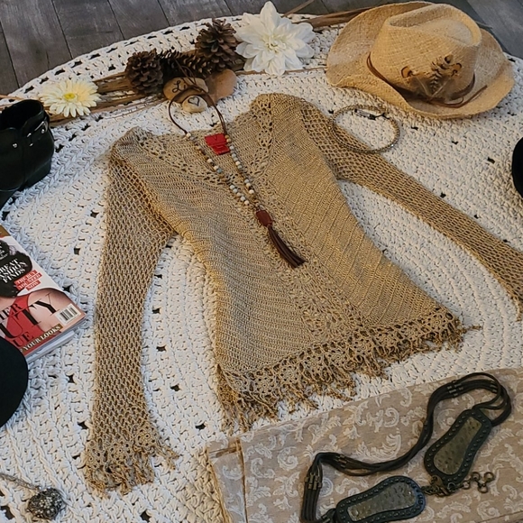 NWOT NEW GOLD SHIMMER CROCHET FRINGE SMALL SWEATER - Picture 4 of 16